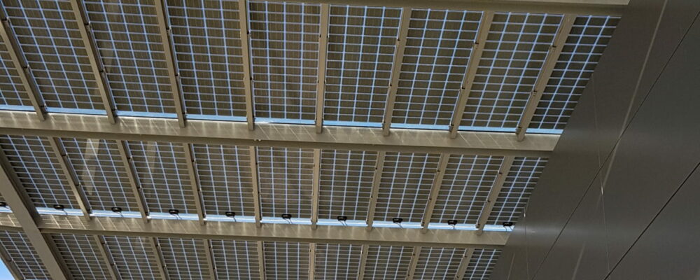Instalación fotovoltaica industrial de autoconsumo sobre marquesina