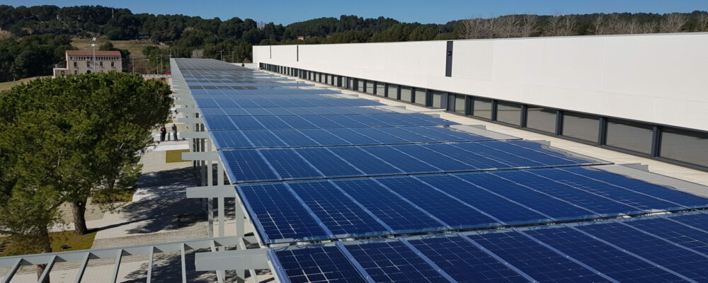 Instalación fotovoltaica industrial de autoconsumo sobre marquesina